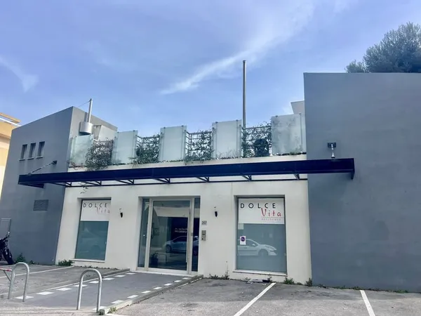 Studio avec 12m2 de terrasse à 200m du port et de la mer
