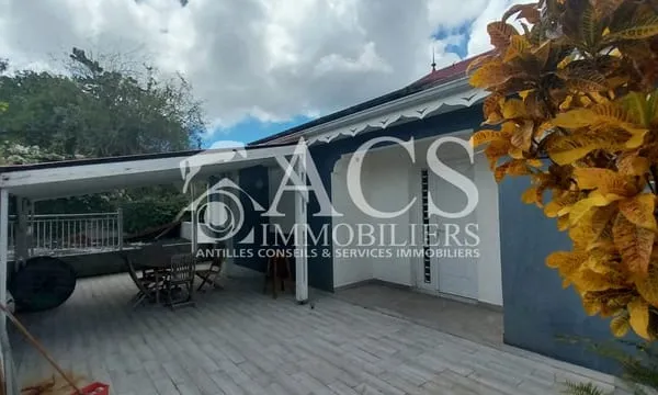 Appartement en haut de villa avec deux grandes terrasses R