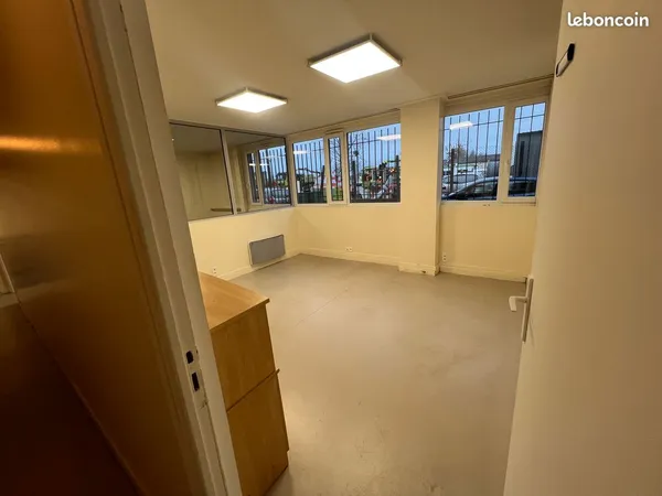 A louer Entrepot et bureau à Chennevières sur Marne
