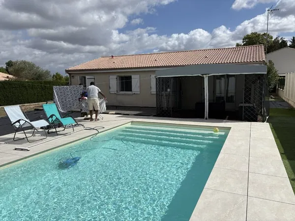 Pavillon à Ambarés et Lagrave