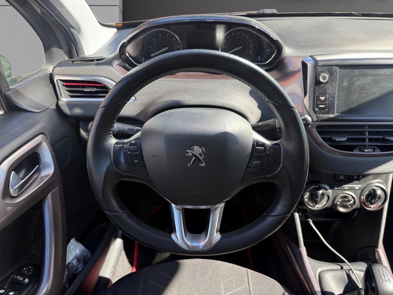 Peugeot 2008 1.2 VTi 82ch BVM5 Allure occasion - Essence - 2013 - 140 500 km - 4 980 € - Montreuil (Seine-Saint-Denis) 992785774013 — photo 6