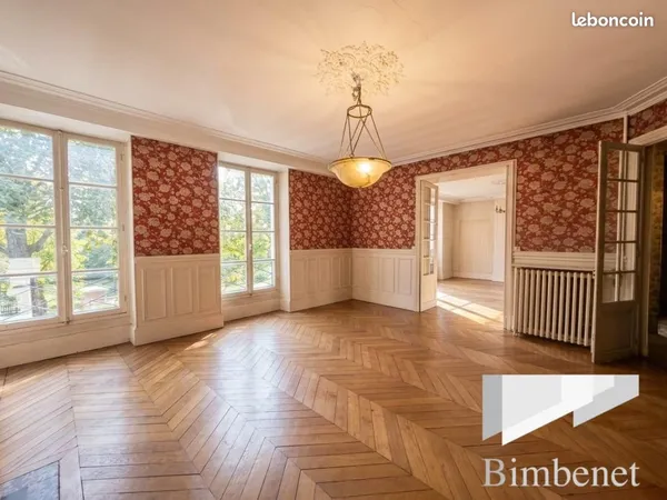 Maison 8 pièces 230 m²