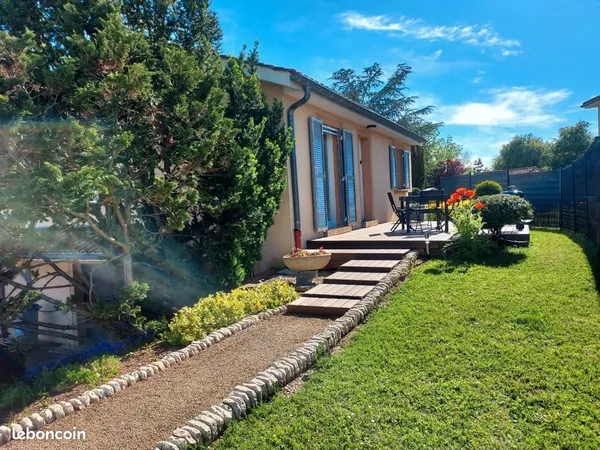 Maison jumelée meublée 58 m² avec terrasse, jardin et garage de 50 m² - Béligneux