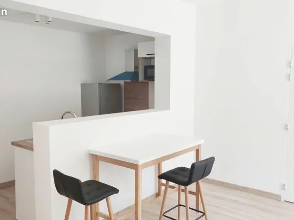 Appartement meublé Thionville Nilvange avec place de parking sécurisée - Idéal frontalier