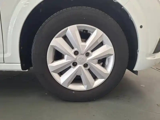Dacia Sandero eco-g 100 — photo 16