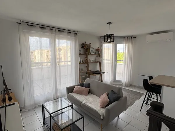 Beau t2 en duplex meublé idéalement situé