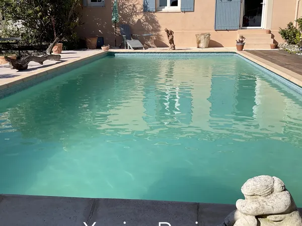 LUBERON SUD – MAISON CONTEMPORAINE DE PLAIN-PIED 154 m² – RÉNOVATION 2024 – PISCINE CHAUFFÉE – ENVIR