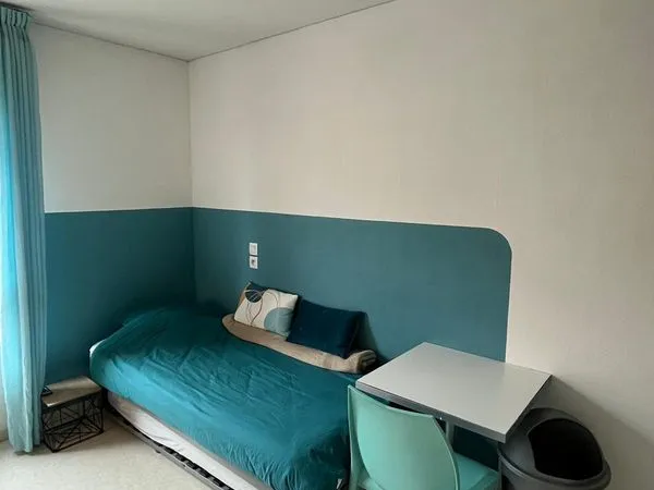 Beau Studio Pasteur derrière Faculté de Droit