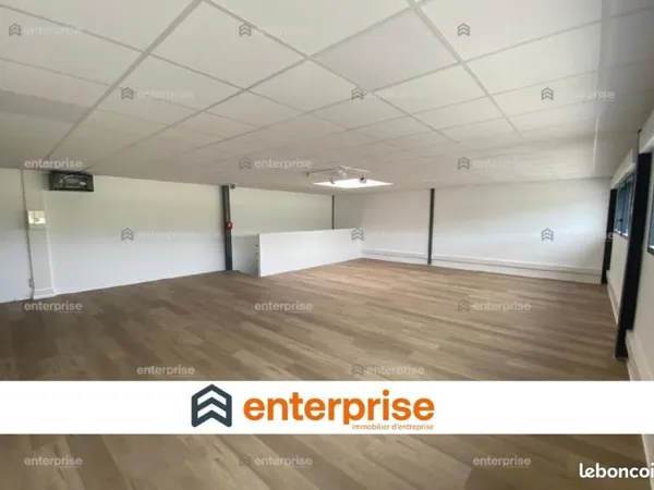 Bureau 104 m²