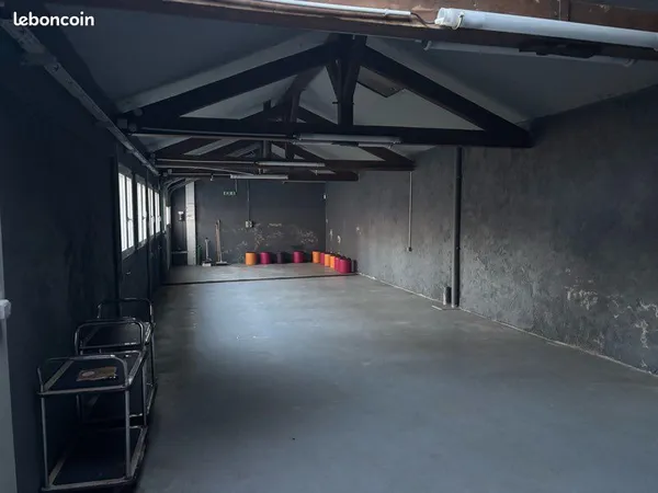 Local commercial de 120m2 avec cour