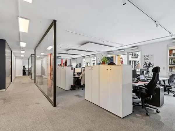 Bureaux 1129 m²