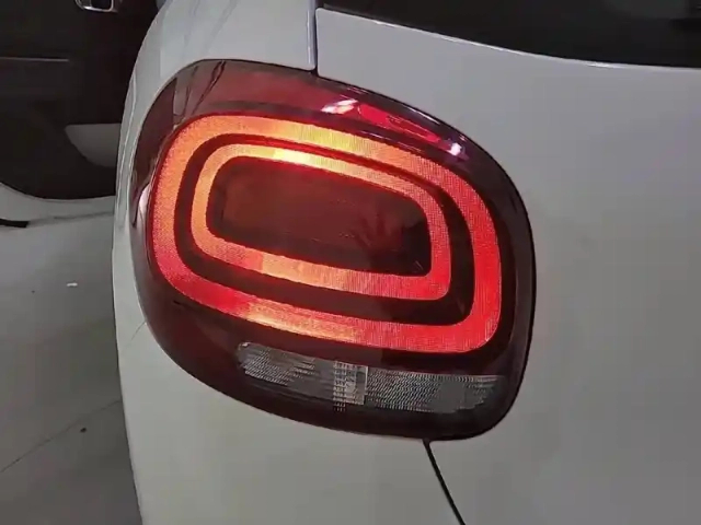 Citroën C3 bluehdi 100 s&amp;s bvm6 — photo 101