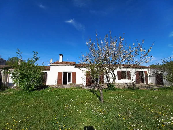 Maison avec annexe indépendante - Un beau potentiel entre océan et nature
