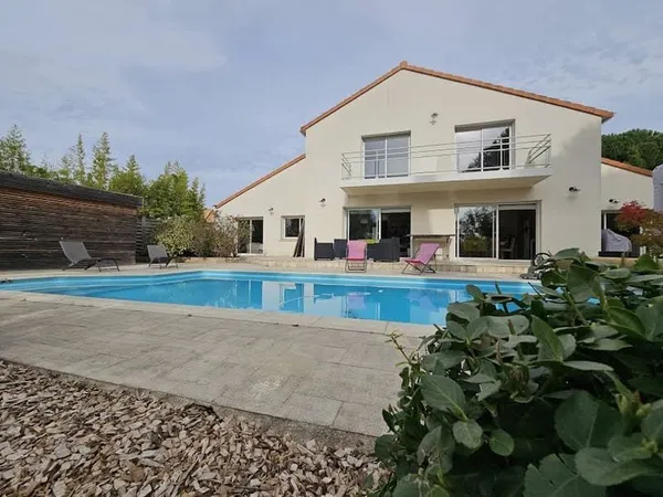 Maison 9 pièces 245 m²