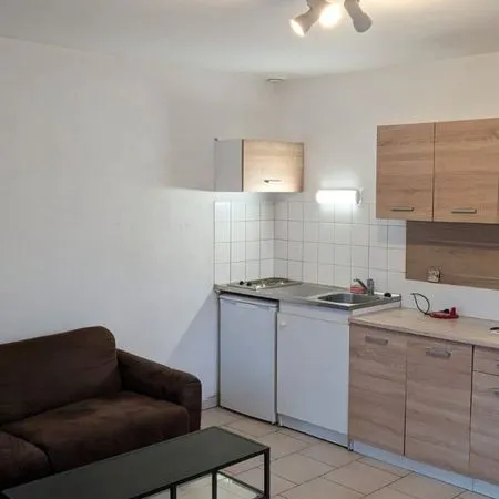 Studio meublé 20 m² - Loches - Parking privé et Internet inclus