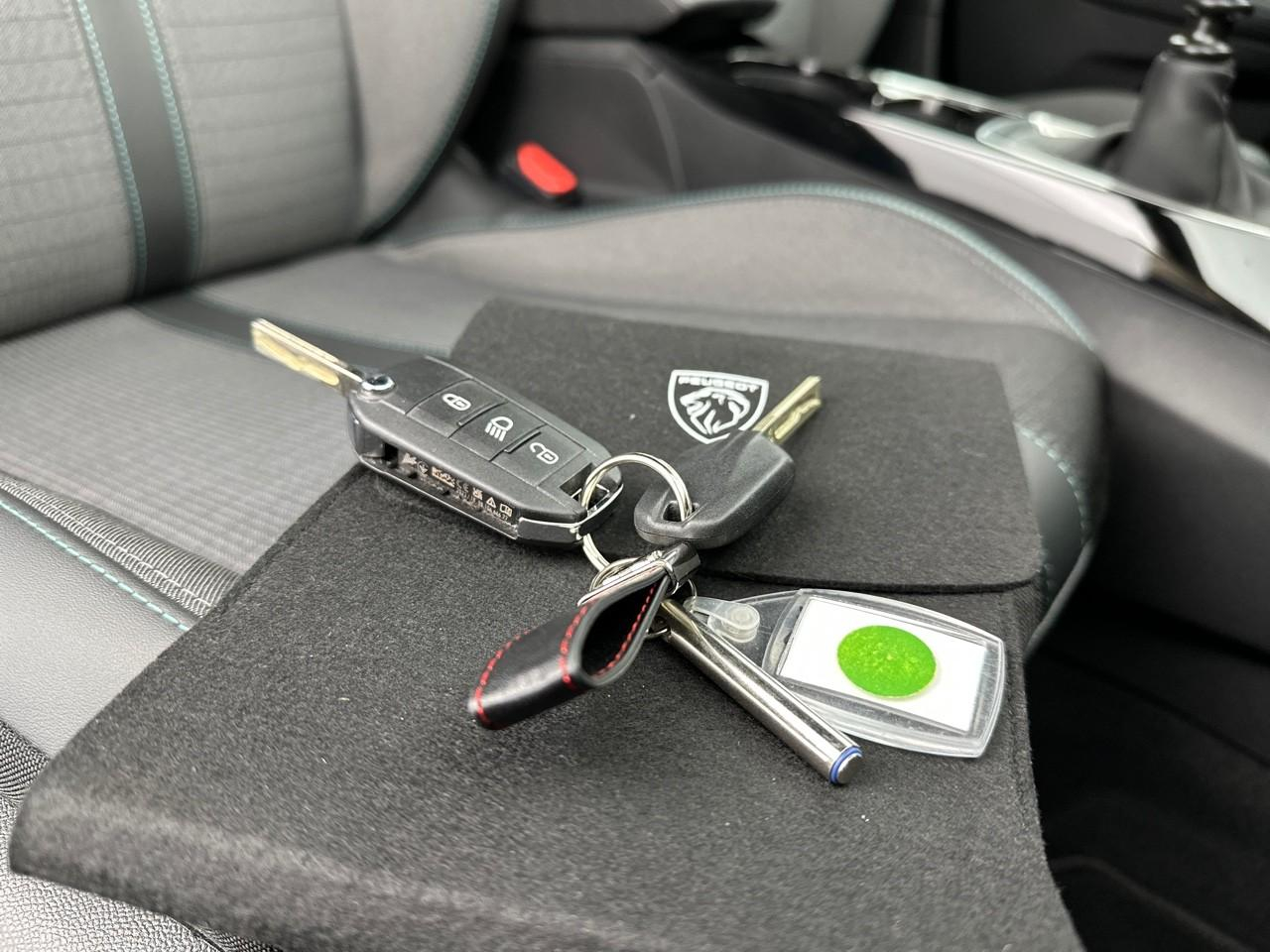 Peugeot 2008 puretech 100 s&s bvm6 allure — photo 32