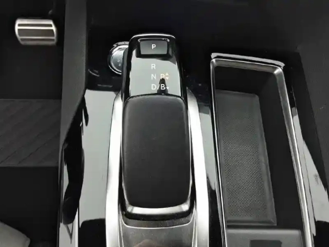 Peugeot 3008 hybrid4 300 e-eat8 — photo 14