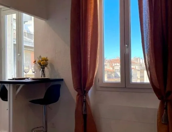 Studio meublé rénové Marseille 1er