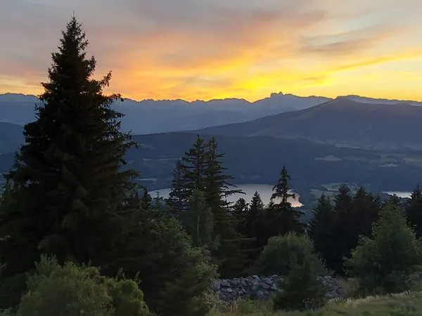 Vue exceptionnelle lacs et Vercors, bien atypique