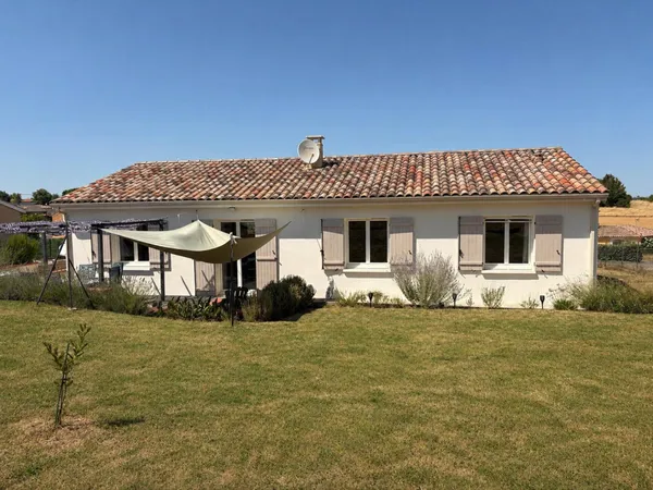 Maison de plain-pied de 2008 avec jardin clos de 1032 m2