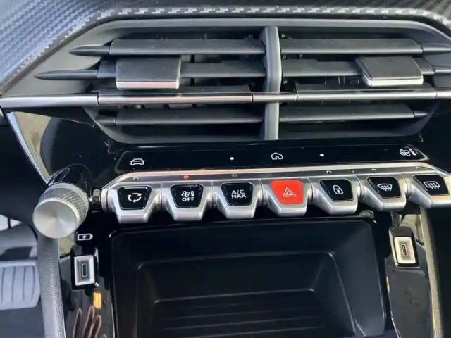 Peugeot 208 hybrid 110 ch e-dcs6 — photo 31