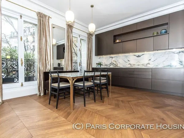 Appartement 4 pièces 151 m²