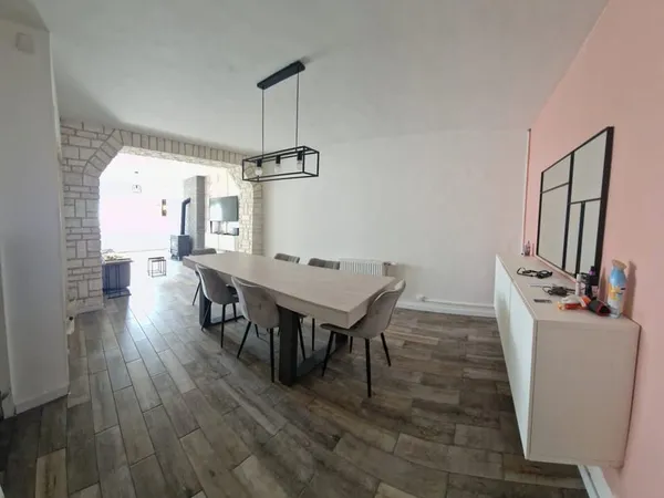 Maison de ville de 106 m2 au calme, 2 chambres, 1 bureau un