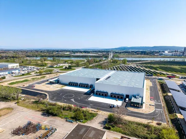 Entrepôt 6371 m²