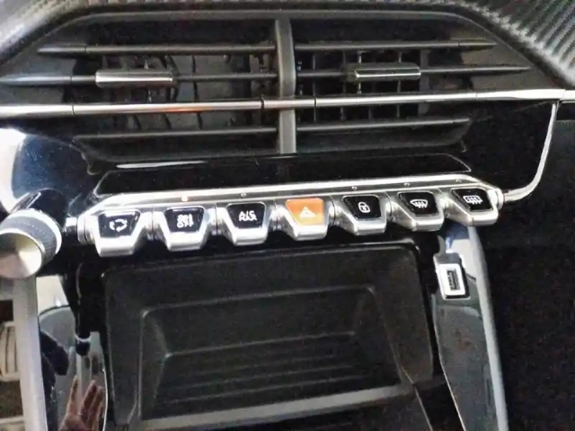 Peugeot 208 puretech 75 s&amp;s bvm5 — photo 55
