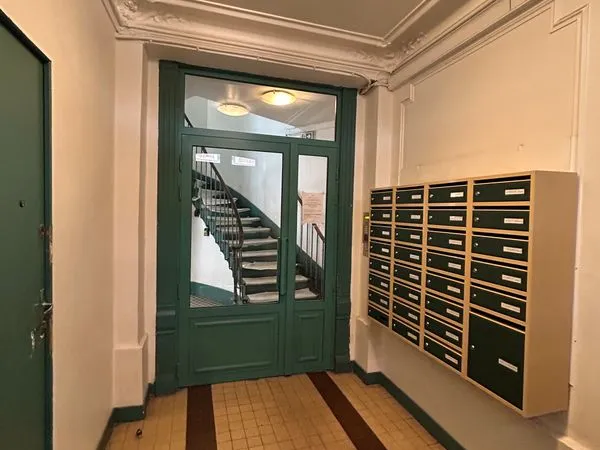 Deux pièces Paris Clignancourt