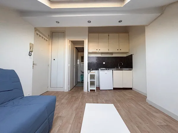 A vendre - Studio de 13 m² carrez et 18 m² au sol - Libre de locataire - Angers Place de la Visitati