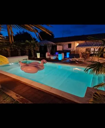 Maison plain pied avec piscine spa meublé