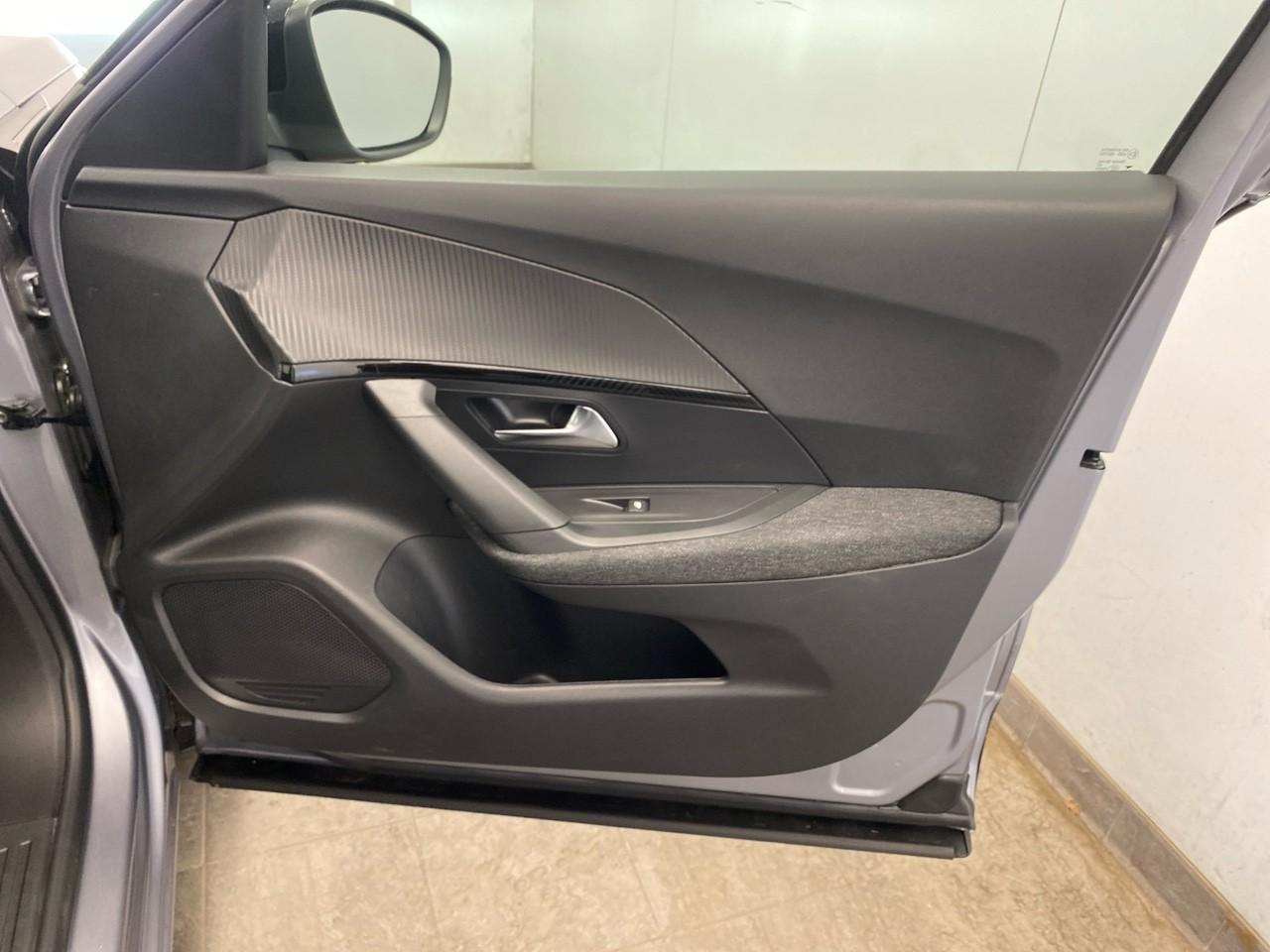 Peugeot 2008 hybrid 136 e-dcs6 style — photo 25