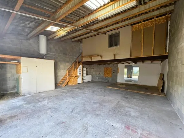 GARAGE / ENTREPOT