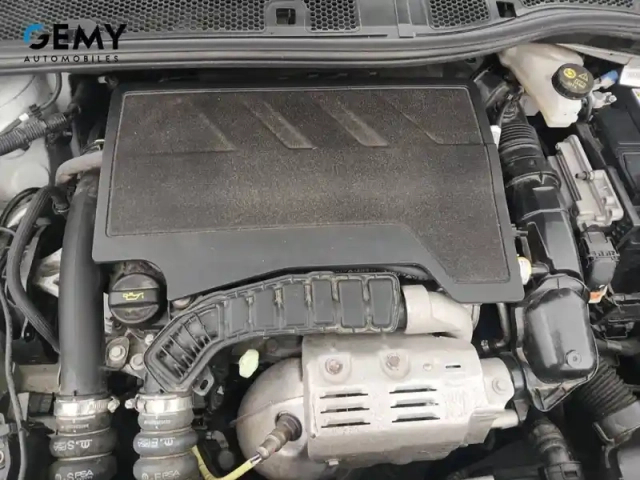 Peugeot 208 puretech 100 s&amp;s bvm6 — photo 33