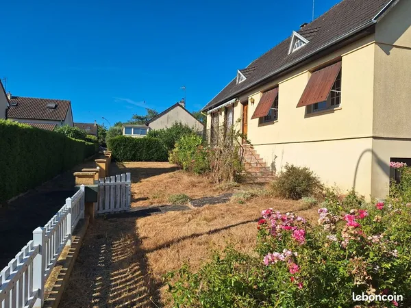 Maison 4 chambres avec terrain de 700m2 Quartier la madeleine 130000 eu
