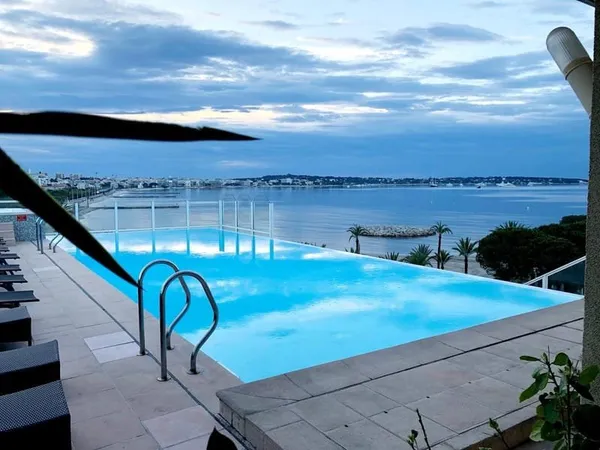 GOLFE JUAN APARTEMENT 3 PIECES FRONT DE MER