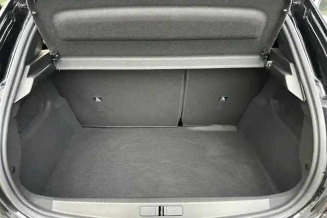 Peugeot 208 hybrid 110 e-dcs6 — photo 11