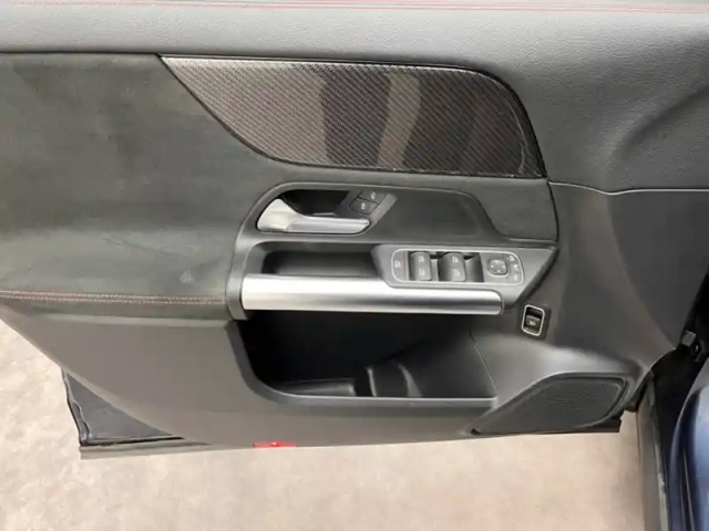 Mercedes Gla 200 d amg line — photo 14