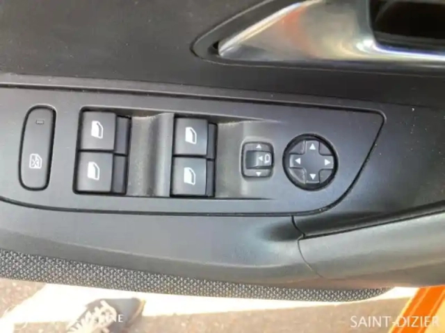 Peugeot 2008 1.5 bluehdi 110ch s&amp;s style — photo 12