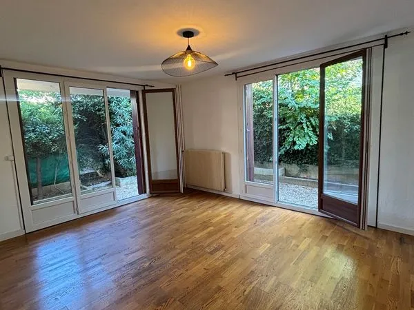 Appartement T3 (64 m²) de standing avec jardin privatif (45 m²) et emplacement de parking Marseille 