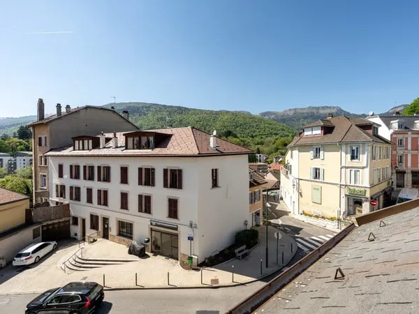 Maison à vendre 4 pièces GEX (01) - 97m2 (au sol) avec balconnet et cave (14m2)