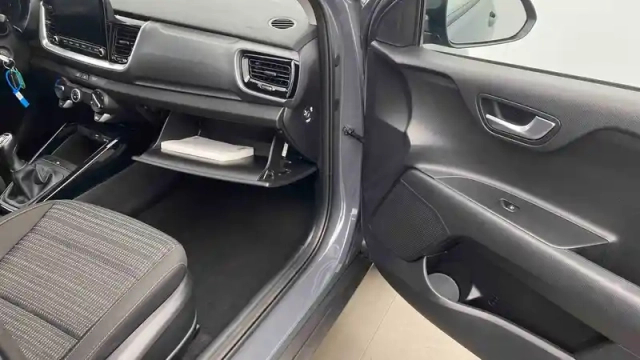 Kia Stonic 1.0 t-gdi 100 ch bvm6 — photo 29