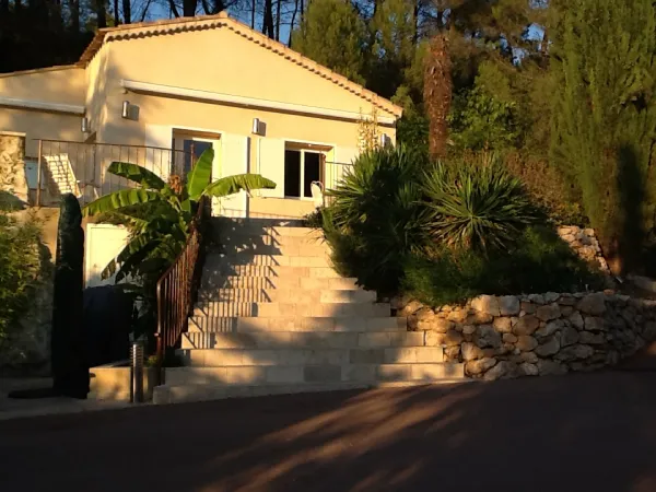 Loue T3 de 80m² - 5' d'Aix (St victoire) sur propriété