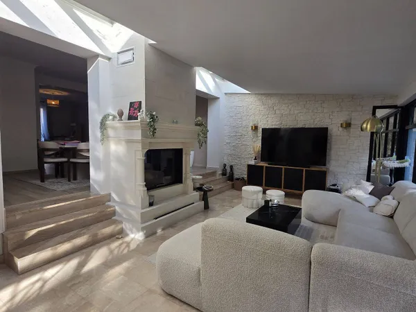 Maison 7 pièces 270 m²