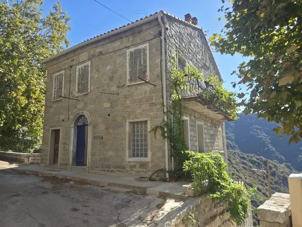 Maison de caractère en pierre 3 appartements Panorama ex
