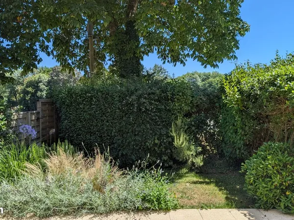 Un appartement T2 avec jardin privatif et garage