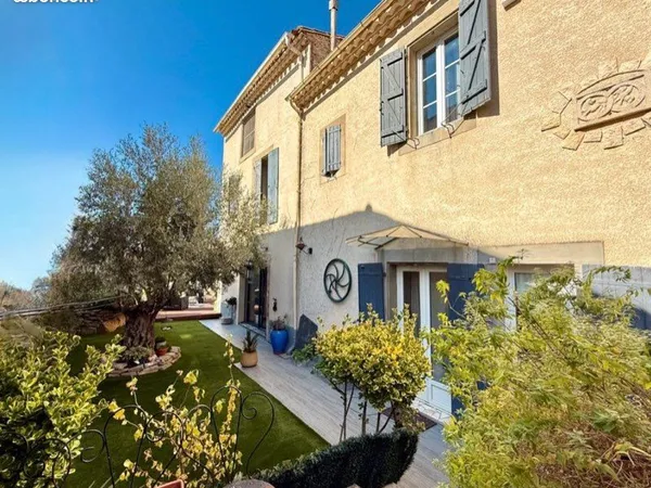 Maison bourgeoise 310 m2 piscine garage plus gîte indépendant 90 m2