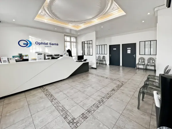 Local professionnel 220 m²