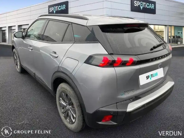 Peugeot 2008 e- 136ch style — photo 7